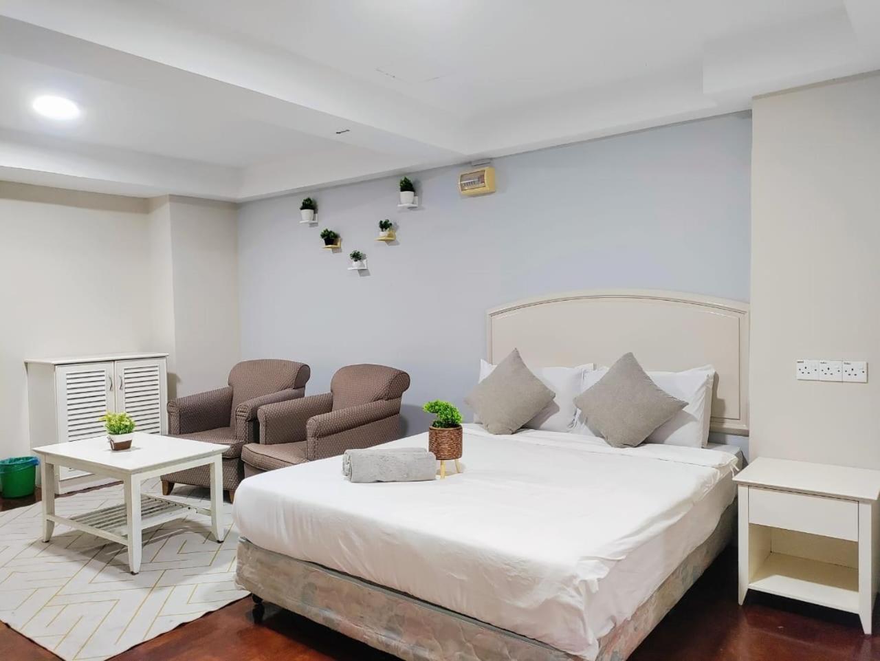 The Little Star Studio Hotel- Star Regency Бринчанг Экстерьер фото