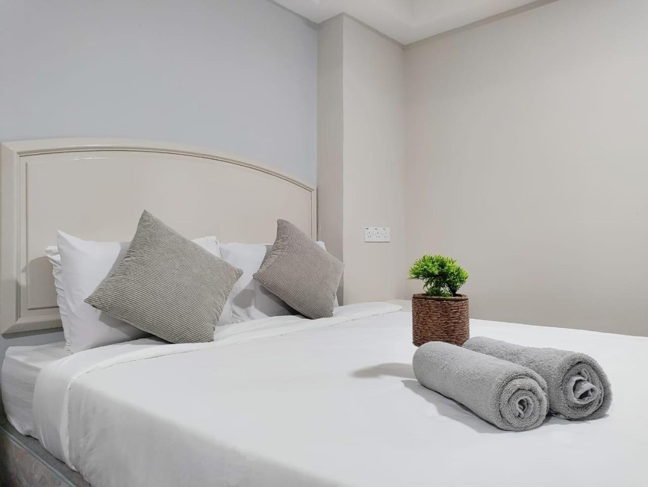 The Little Star Studio Hotel- Star Regency Бринчанг Экстерьер фото